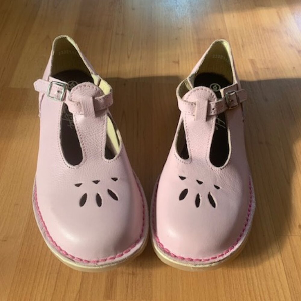 Freestyle SA size 6 SA/UK pink leather mary jane shoes barely any wear